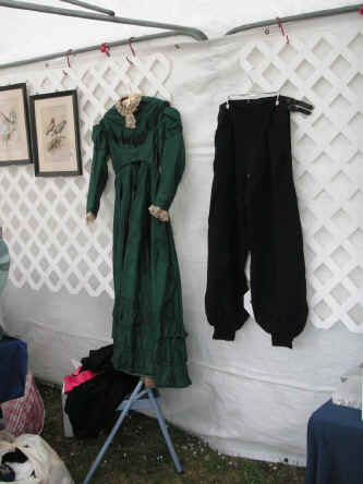 PICT0322_900x1200.jpg (136423 bytes)