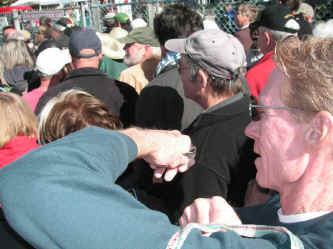 PICT0896_1200x900.jpg (223017 bytes)